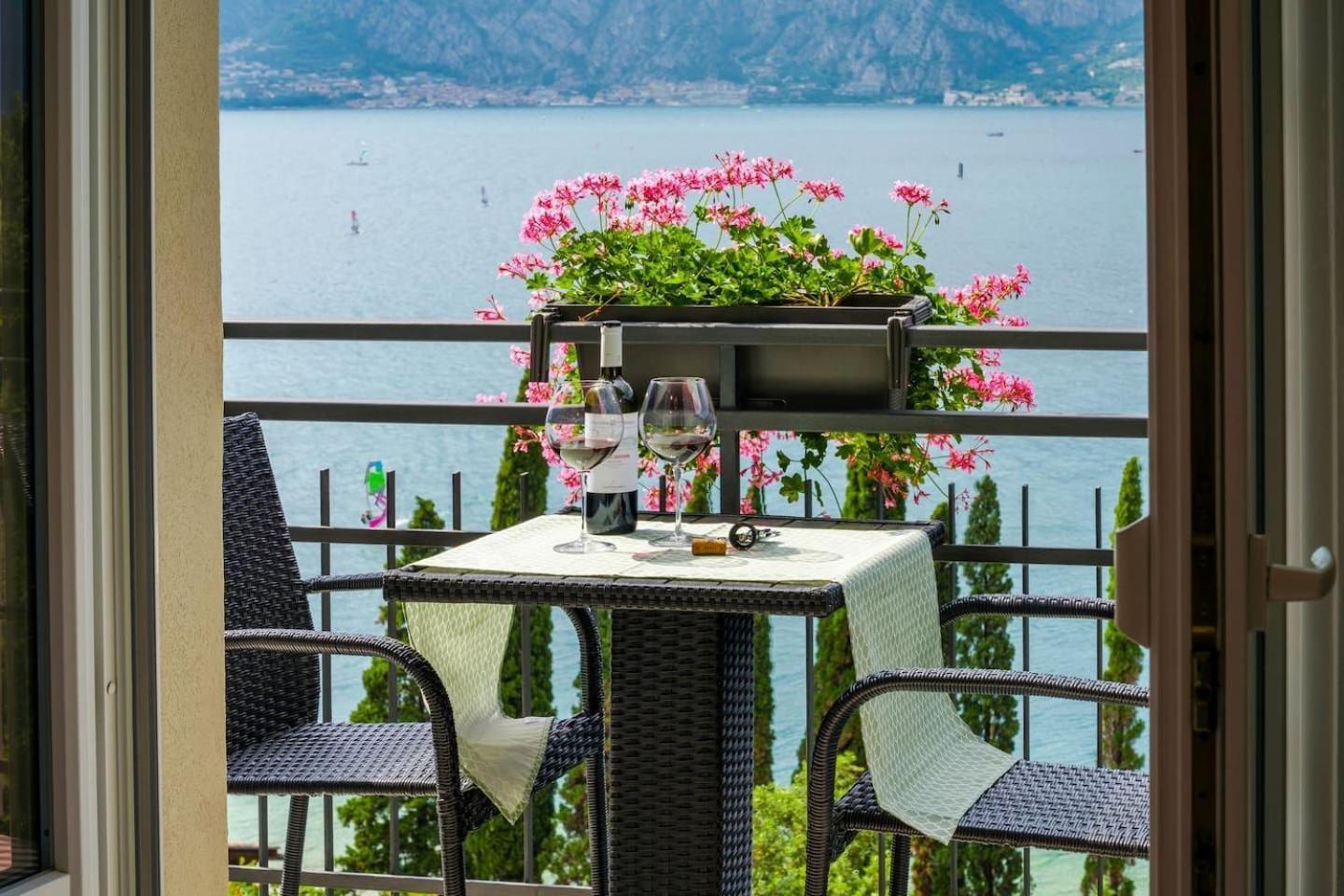 Finestra Sul Lago Malcesine Apt Riva Exterior foto